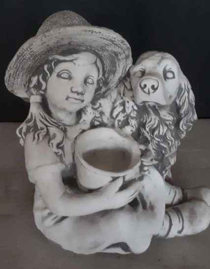 L110 meisje met bloempot