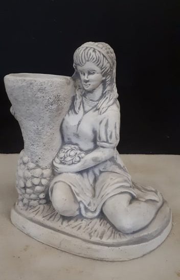 L57 meisje met kelk